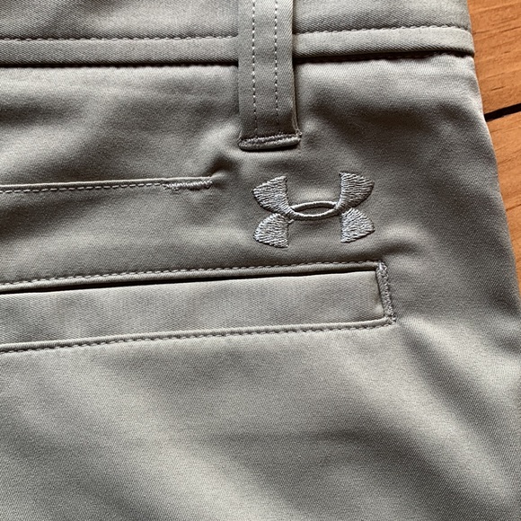 EUC boys tan Under Armour golf shorts - Picture 3 of 4